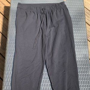 Black Lululemon Mid Weight Joggers Capri w Cuff